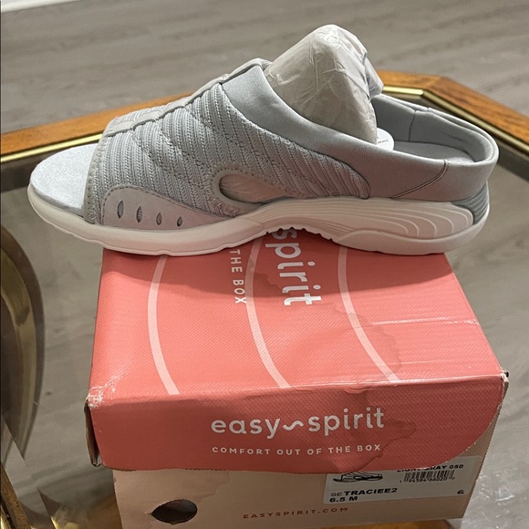 Easy Spirit Women's Light Gray Athletic Slip-Ons - Picture 1 of 8